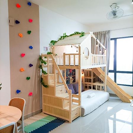 Japandi Family Play Suite With Slide Bunk Bed كاجانغ المظهر الخارجي الصورة