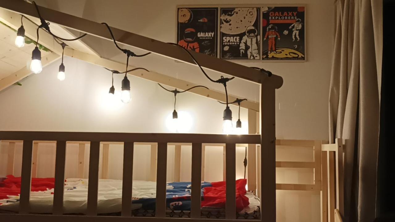 Japandi Family Play Suite With Slide Bunk Bed كاجانغ المظهر الخارجي الصورة