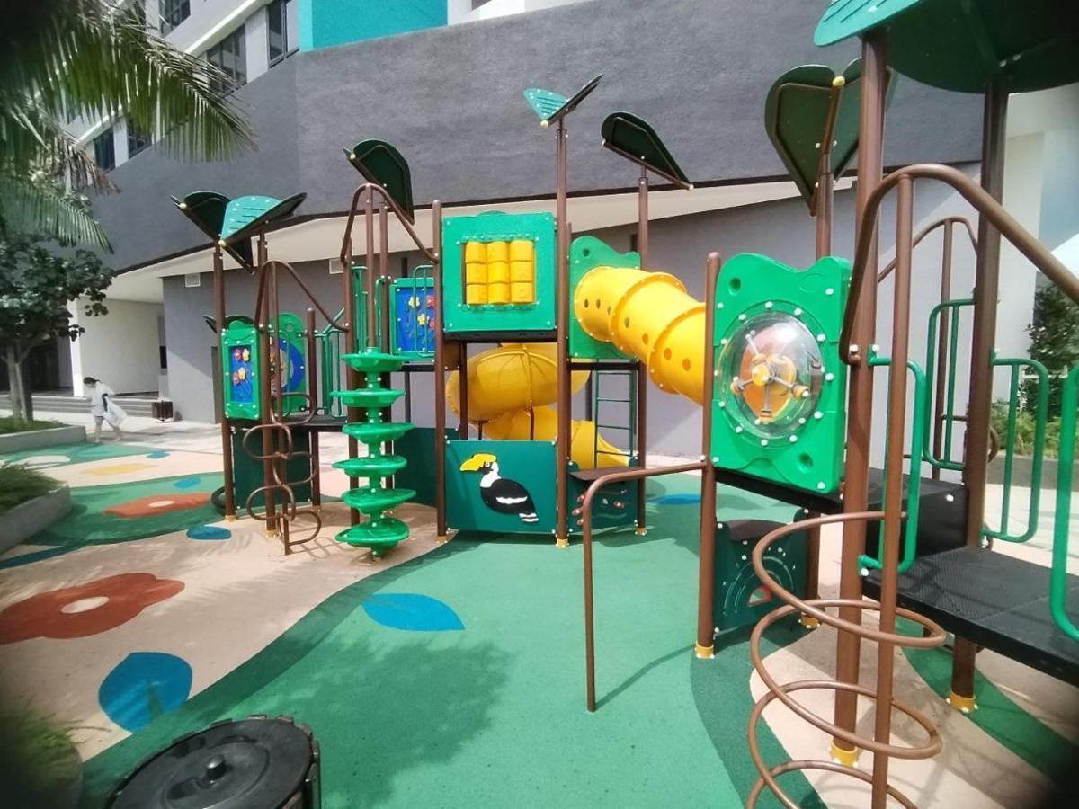 Japandi Family Play Suite With Slide Bunk Bed كاجانغ المظهر الخارجي الصورة